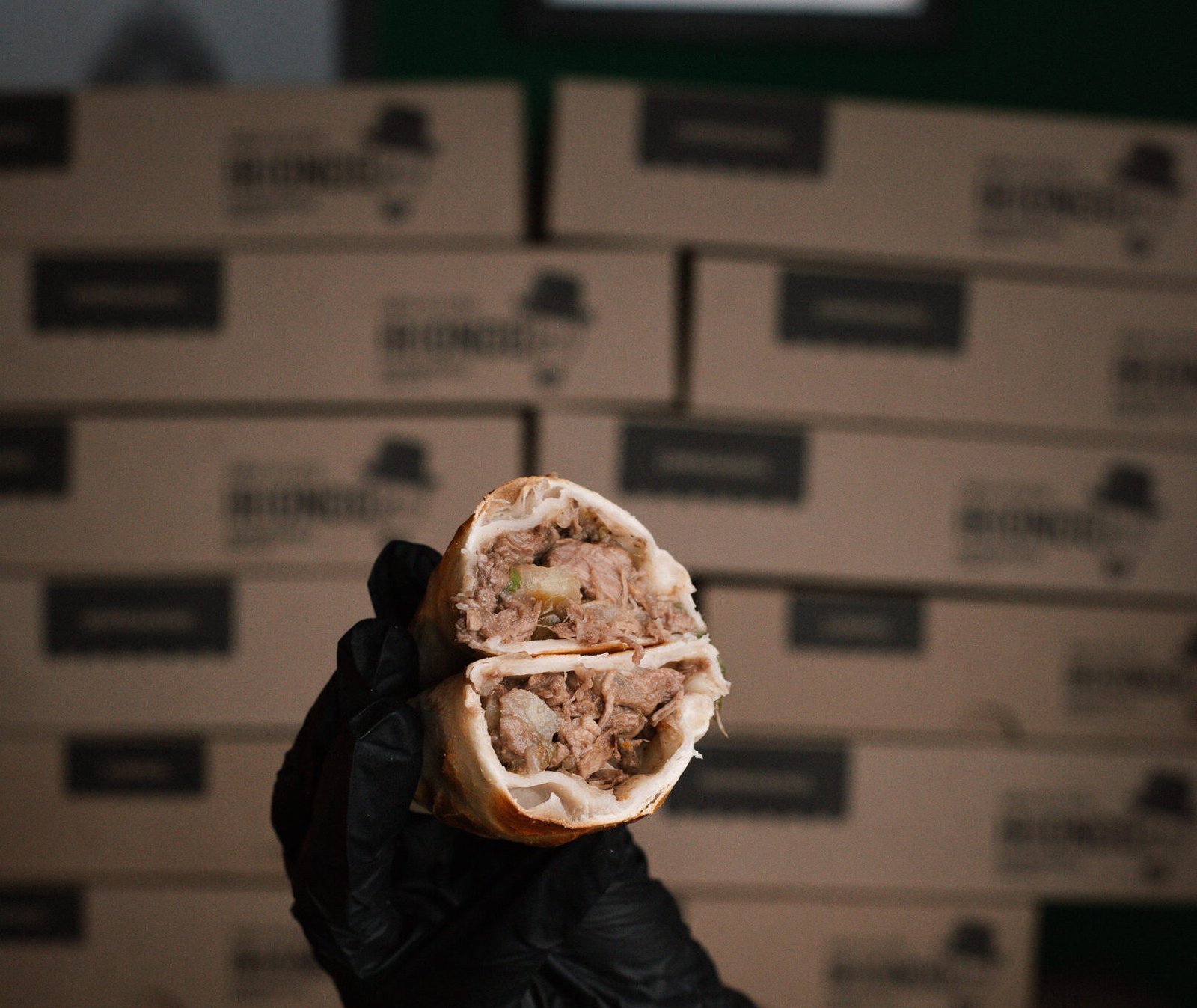 6 Empanadas+ 1 Baston de Pollo+2 Latas Sta fe